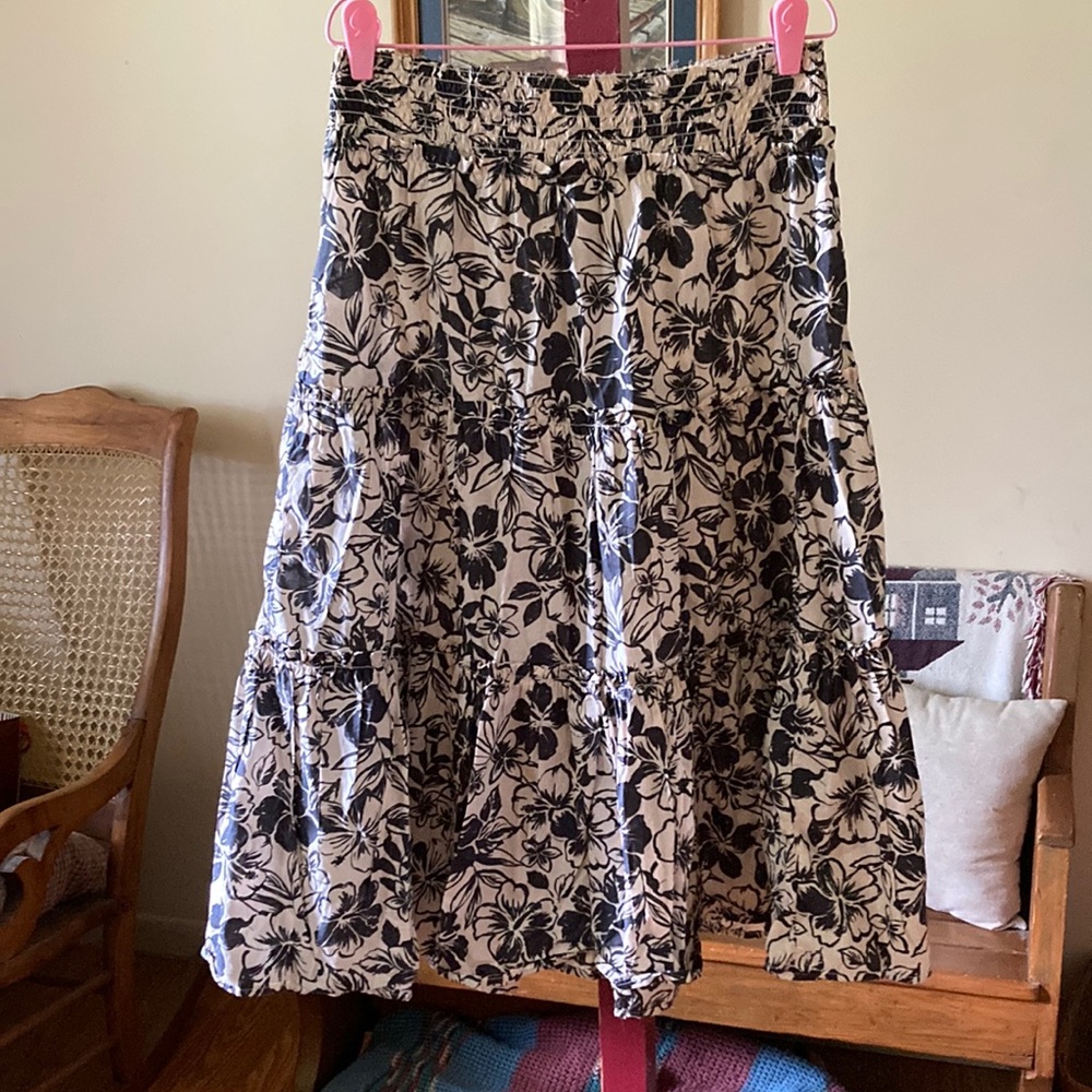 American Eagle Outfitters Black and Cream A-Line Tiered Skirt